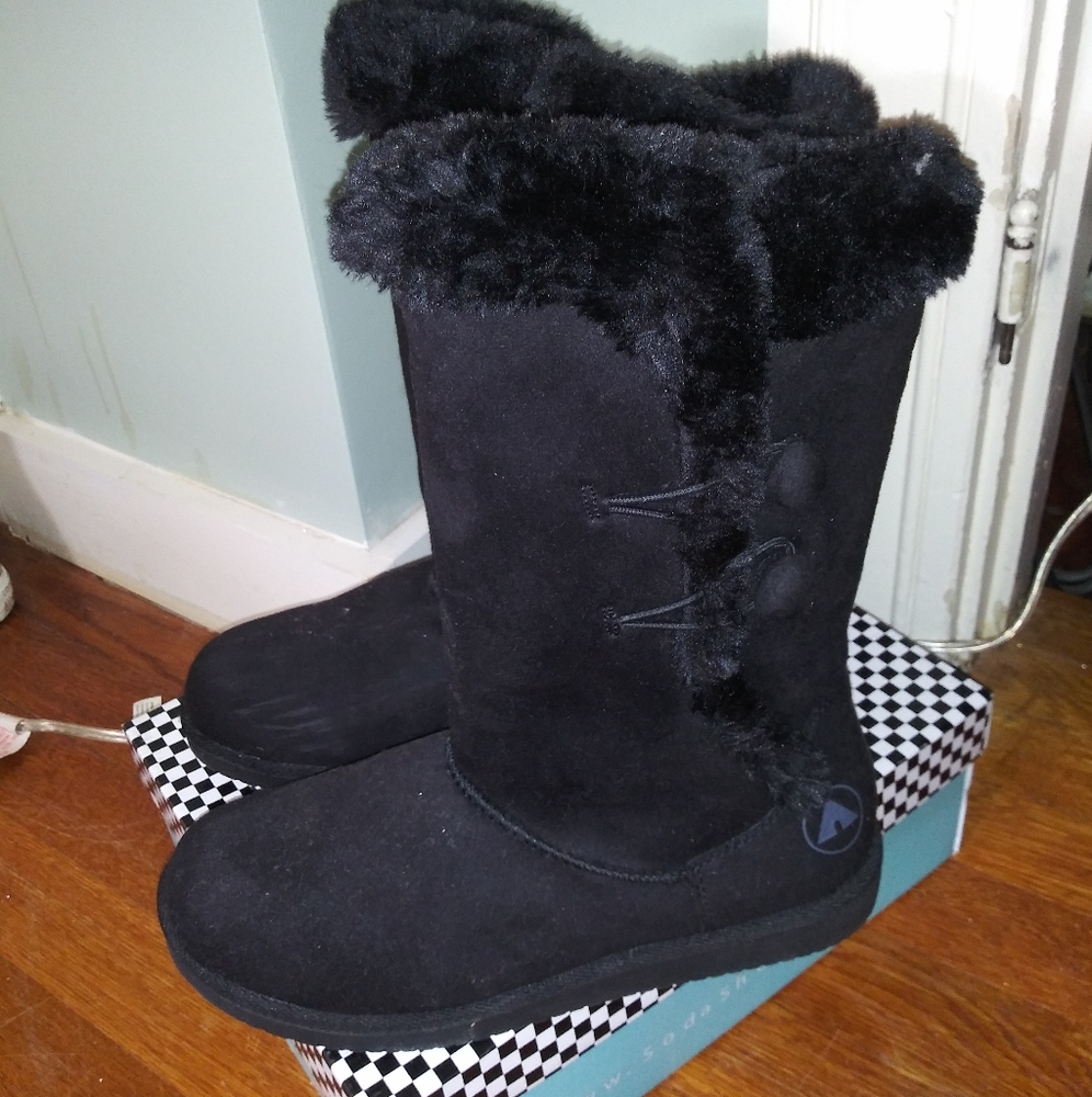 Black Swede boots